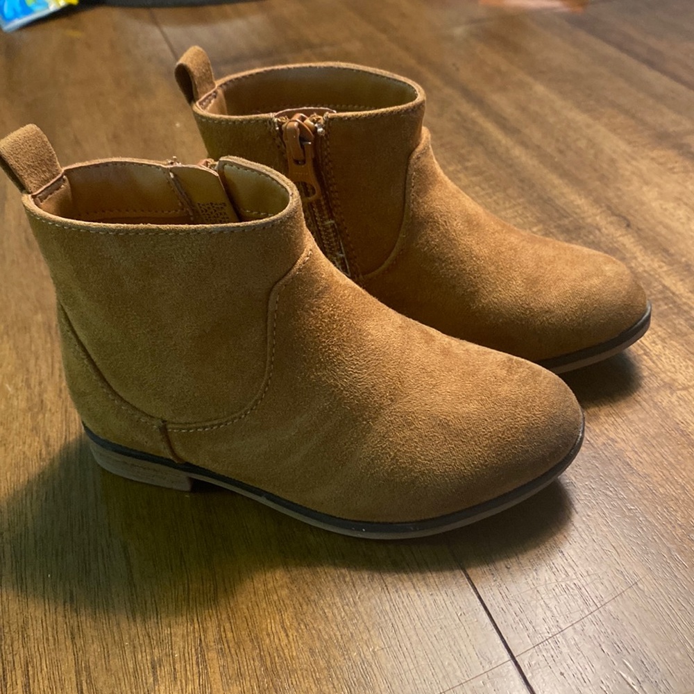 Beige toddler boots size 8